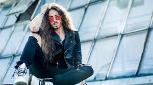 He comes from a musical family and his sister is a classically trained soprano opera singer. Michal Szpak Singt Fur Polen Beim Esc Teilnehmer