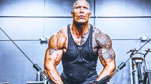 Dwayne johnson first rose to fame as the rock, a popular wrestling personality. Muskelaufbau Wie The Rock Trainings Und Ernahrungsplan Youtube