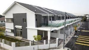 Bangunan flat taman keramat permai, dekat ampang kembali retak hari ini, selepas insiden sama berlaku pada april lalu yang mengakibatkan 222 penduduk dari 37 keluarga diarah mengosongkan bangunan terbabit atas faktor keselamatan. Taman Keramat Galiancon Development Sdn Bhd Facebook