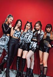 In der girlgroup begeistern yeji, lia, ryujin, chaeryeong und yuna fans auf der . Itzy On Twitter Kpop Outfits Itzy Stage Outfits