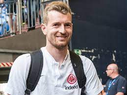 Topmodel kaia gerbers haare werden immer kürzer: Spinne Lukas Hradecky Handschuhstapfen Und Traume Neuer Torwart Ist Bei Bayer 04 Leverkusen Angekommen Kicker