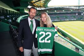 Esta menina, o treinador da equipa revelação, o treinador de voleibol e, principalmente, o de andebol. Chama Se Nathalie Hoff Persson E E A Primeira Contratacao Apresentada Por Frederico Varandas