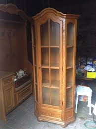 Ach Wie Banal Dieses Eiche Rustikal Habe Die Vitrine Geschenkt Bekommen Und Naturlich War Klar Dass Die Nicht So Bleibt Eiche Rustikal Alte Mobel Vitrine