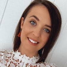 Lindsay Thurston's Instagram, Twitter & Facebook