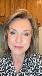 🙌Monday's Makeup Look! This is a simple eyeshadow look you can do. She is  60 and stunning. Two shadows for the win👏 Sedona: Outer corner, above  crease & smudged