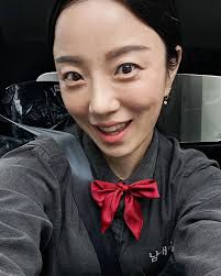 리본이 꽤 예쁘게 묶어져서 기분이 좋네요 🧚‍♀️ 웃음 나는 일 많은 하루 되셔요🙂