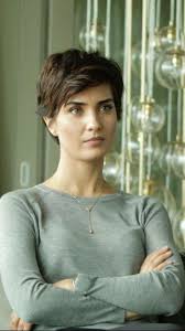 Ek haseena ek deewana, جسور والجميلة, xhesuri dhe e bukura, bosszú vagy szerelem, cesur, jasoor, die. Brave And Beautiful Pixie Haircut Katie Holmes On Stylevore