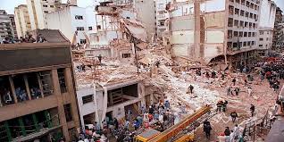 Jun 25, 2021 · en el comienzo de su programa de a24, viviana canosa desarrolló un editorial en el que hizo referencia al derrumbe de un edificio de 12 plantas en la ciudad de miami y comparó ese hecho con la tragedia de once, el atentado a la amia y otros sucesos que, según su visión, llevaron a que en. Veinticuatro Anos Del Atentado De La Amia Radio Sefarad