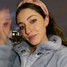 Elvira Casper's Instagram, Twitter & Facebook