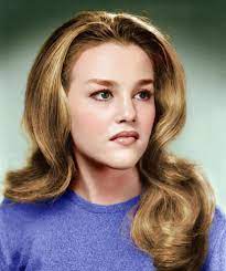 Alumbre de la Universidad de Hofstra MADELINE KAHN en 1964.