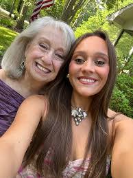 Julie Bartelson's Instagram, Twitter & Facebook