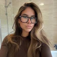 有關「 Ellie Ng 」的人物