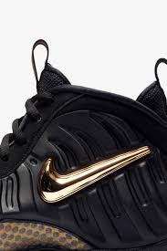 The upper was designed with an obsession for aerodynamics and created by pouring synthetic liquid into a mold. Nike Air Foamposite Pro Black Metallic Gold Release Date Nike Snkrs
