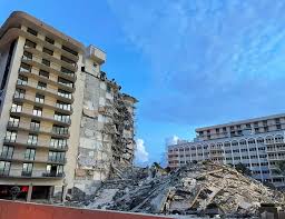 Los equipos de emergencia continúan las labores de rescate, 24 horas después de la tragedia que deja ya un balance de cuatro muertos y 159 personas que no han podido ser localizadas. 80bdbi2idiiukm