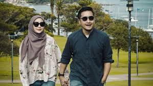 Ia pun membeberkan alasannya saat berbincang di podcast deddy corbuzier. Arie Luckily Posting Young Wife Aldi Taher Asked About Polygamy Newsy Today