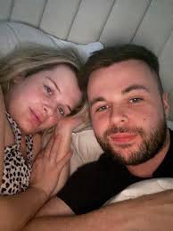 Good night everyone! Don't be shy say it back! What's crazy is any night  will be the last before our little baby comes.could be tonight, could be  tomorrow.. we're sooo ready 💕.