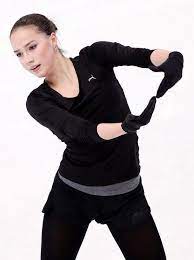 フィギュア グランプリファイナル女子 公式練習 写真特集7 14 毎日新聞 フィギュアスケートのドレス ザギトワ スポーツ女子