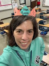 Hello! I'm looking for roommates or friends for my 1/8/24-5/9/24 program.  Some key things to know about me are 1. I like rock/metal music 2. I am an  introvert and like to