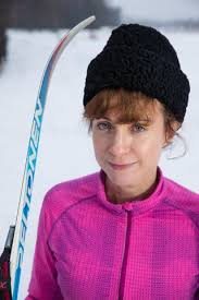 Kun näyttelijä Sanna-June Hyde sai kutsun esittää Aino-Kaisa Saarista, hän  painui ladulle