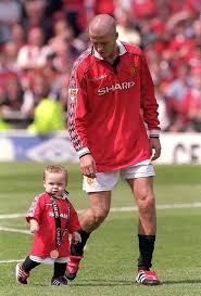 Brooklyn Beckham Replaces Father David In Charity Match And It S Beautiful แมนเชสเตอร ย ไนเต ด ฟ ตบอล ก ฬา