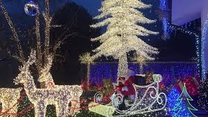 Italy, lombardy, milan, melegnano, via dei platani, la casa di babbo natale. Casa Di Babbo Natale Alle Porte Di Milano Precisamente A Melegnano