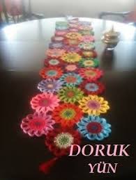 Alize Diva Ile Tig Isi Bir Cicek Bahcesi Runner Sevgili Serife Hanimdan Diva Tig Isi Ev Tekstilinde Alternatifleri Arasind Tig Isleri Cicek Bahcesi Sevgililer