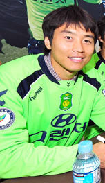 이동욱 / 李東旭 / yi dong wook / lee dong wuk / yi dong wuk. Lee Dong Gook Wikipedia
