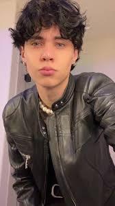 Mary Rought's Instagram, Twitter & Facebook