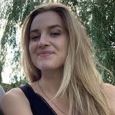 Elsa Dodd's Instagram, Twitter & Facebook