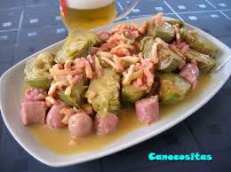 Así no se manchan las manos ya que pelaremos las alcachofas una vez estén cocinadas. Alcachofas Y Salchichas A La Cerveza Recetariocanecositas