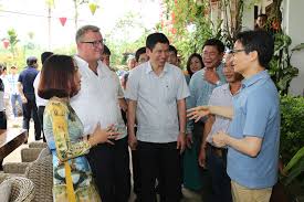 Nhân lúc quan vũ còn ở phía. Tinh Yeu Gáº¯n Bo Va Sá»± Thanh Cong Cá»§a Chang Rá»ƒ Ngoáº¡i Quá»'c Tren Máº£nh Ä'áº¥t Quáº£ng Binh Ä'áº§y Náº¯ng Gio