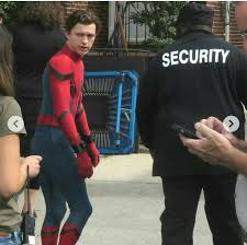 Pin By Yop On Holland Tom Holland Spiderman Tom Holland Peter Parker Tom Holland
