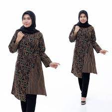 Motifnya yang beragam dengan warna warna yang cantik menjadikan kain batik ini unik. 45 Model Tunik Batik Modern Elegan Kerja Kombinasi Bergaya