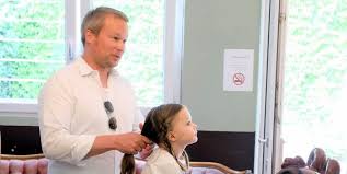 Imago (2), istock (collage bild der frau). Koln Sudstadt Der Friseur Salon Headlounge Bildet Vater Zu Modeberatern Fur Ihre Tochter Aus Kolner Stadt Anzeiger