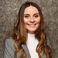 Ich lese gerade das neueste, bisher *sehr empfehlenswerte* Buch "Moralische  Ambition" von Rutger Bregman.