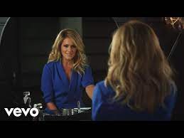 refrain atemlos durch die nacht spür, was liebe mit uns macht atemlos, schwindelfrei großes kino für uns zwei wir sind heute ewig, tausend glücksgefühle alles was ich bin, teil' ich mit dir wir sind unzertrennlich. Helene Fischer Atemlos Durch Die Nacht Music Video Song Lyrics And Karaoke