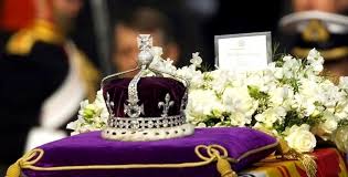 هن | تاج الملكة إليزابيث الثانية من نصيب زوجة ابنها: «مرصع بـ2800 ماسة»