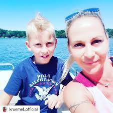 Seit 9 Jahren ein Dreamteam!💏 Gemeinsam gehen Marion alias Krümel und ihr  Daniel durch dick und dünn. 👫Gemeinsam mit ihrem Sohn Maximilian leben die  beiden jetzt seit 7 Jahren auf Mallorca und