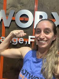 👩🏼‍🎓 3.6 GPA and top 20% of all business graduates. 🎓 wooo! 🥳