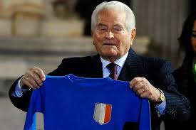 Giampiero boniperti (barengo, 4 luglio 1928) è un ex calciatore, dirigente sportivo. Football Legend Giampiero Boniperti Sportpaper