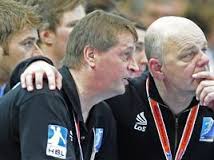 <b>...</b> sollen&quot; – Teammanager <b>Thomas Dröge</b> und Trainer Kai Wandschneider (r. - 3916318028