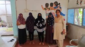 Raipur Sex Racket Busted: यहां महिला दलाल चला रही थी सेक्स रैकेट, नौकरी का  झांसा देकर बुलाने के बाद करवाती थी धंधा | Raipur Sex Racket News Raipur  police busted sex racket