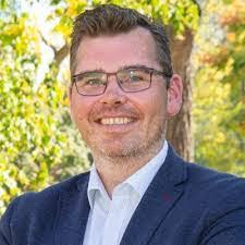 Eileen Harkness's Instagram, Twitter & Facebook