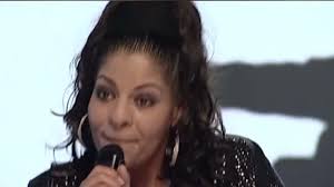 Mohamed Fatima: Ragyog A Szívem Már tiszta az ég és nevetek rég Minden szép  lett Nézd, ennyi elég Hát majd integess, ha jössz felém Ragyog a szívem,  mint a nap Sohase voltam boldogabb Lehet az élet ...