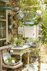 Tips And Examples Of Beautiful Small Garden Design Ideas Unique Garden Decor Small Garden Design Vintage Garden Decor