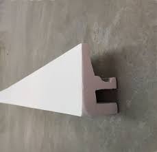 Una cornice in gesso molto lavorata per lo stile classico. Cornice In Gesso Per Alloggio Strip Led Luce Diffusa Art Csf600 Luceled