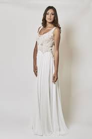 Diffusione tessile (118 euro) h&m (249 euro) asos wedding (219,99 euro). La Nuova Collezione Di Abiti Da Sposa 2018 Su Misura Dell Atelier Ateleba Propone Vestiti Scivolati E Morbidi Abiti A Sirena E Formal Dresses Dresses Fashion