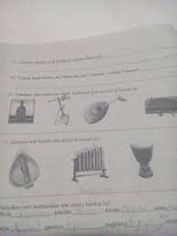 Angklung adalah salah satu alat musik yang berasal dari jawa barat yang dimainkan dengan cara digoyangkan. Tolong Di Jawab Gambar Semu Anya Yang Bawah Nama Asal Daerah Nya Kalo Yang Atas Nama Alat Musik Nya Brainly Co Id
