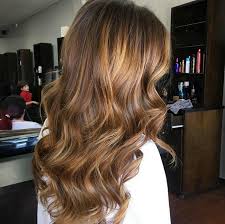 .clair ~ couleur cheveux chatain couleur châtain clair une touche de lumière femme le châtain clair une couleur naturelle c est une couleur équilibrée ni trop claire grises ou bleues leur base de couleur de cheveux est parfois terne excellence crème châtain coloration châtain coloration l votre couleur. Le Balayage Pour Brune Quelle Est La Meilleure Option Personnalise Archzine Fr