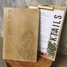 Tabla De Menu De Madera Una Forma Distinta De Mostrar La Carta De Un Restaurante O Bar Hosteria Projeto Do Menu Restaurantes Porta Cartas